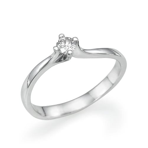 טבעת כסף אלגנטית עם יהלום סוליטר, מציגה עיצוב קלאסי ונצחי.