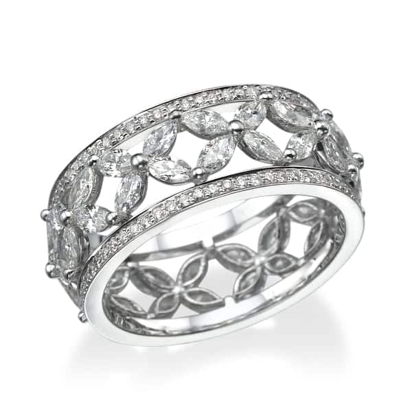 טבעת מעוצבת דגם לימור אלגנטית בעיצוב עלים מפורט בציפוי מרקיז נוצץ ויהלומים בחיתוך עגול, משובצים על רקע לבן.