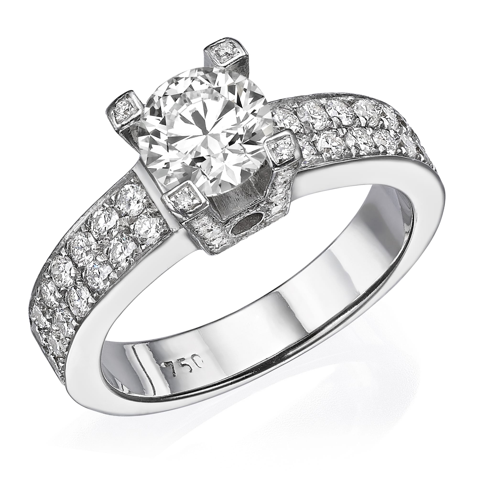טבעת טבעת יהלומים נוצצת 1.46 קראט עם יהלומים משובצים בפאווה לאורך הרצועה, מציגה אלגנטיות ויוקרה.