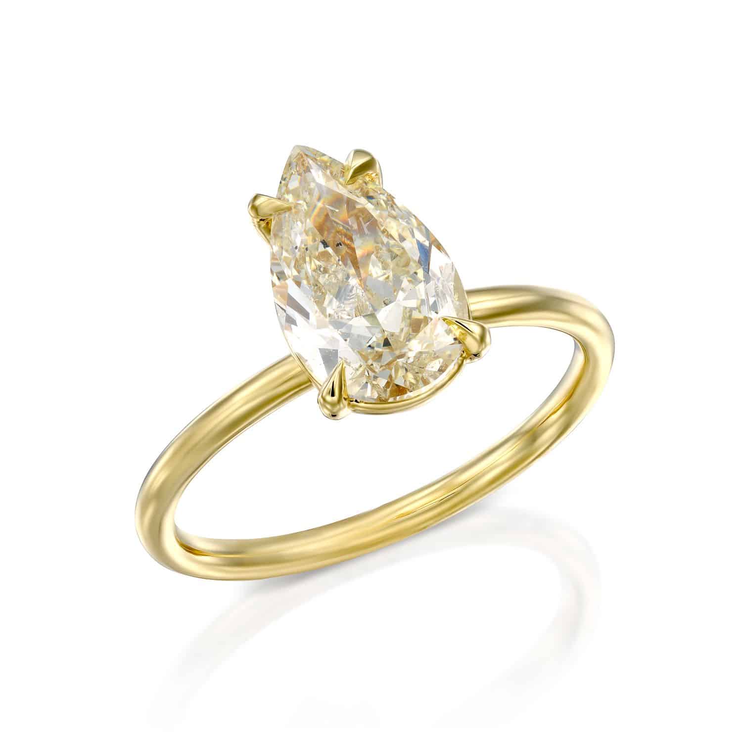טבעת יהלום אלגנטית בצורת אגס משובצת בלהקת זהב קלאסית.