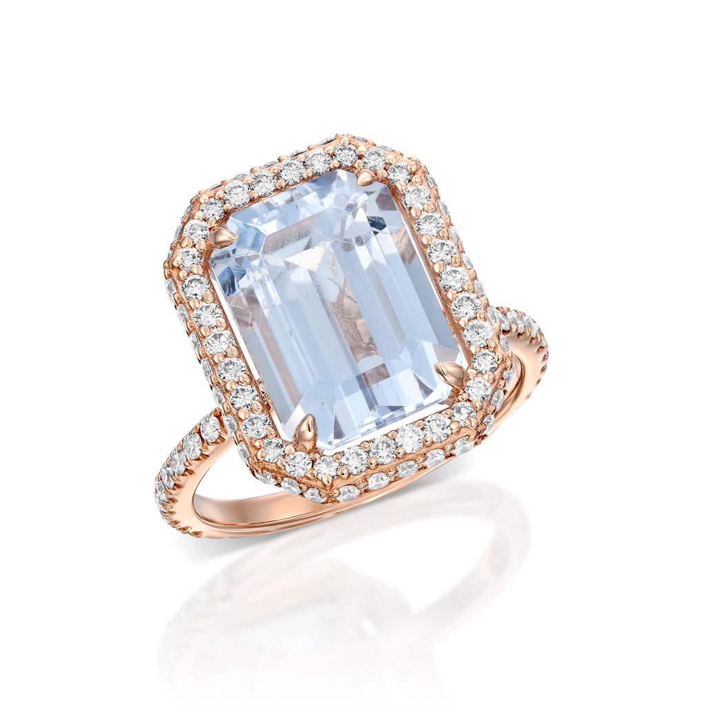 טבעת יהלום כחול לבן.